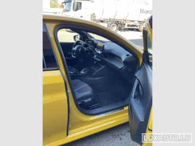 Peugeot 208 GT (2022) - Photo 8