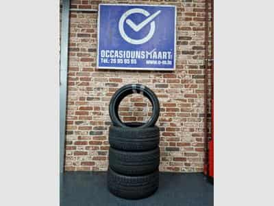 Pneus 245/35 R19 93V (2026) - Foto 1