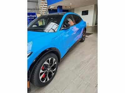 Ford Mustang Mach-E Premium AWD 99kWh Extended Range 351CV/258kW - A1 (2023) - Foto 2