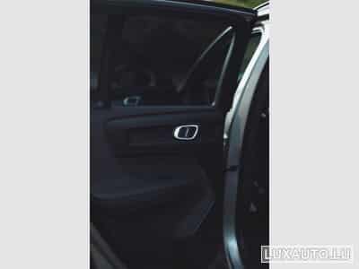 Volvo XC40 T2 Plus Dark (2023) - Photo 8