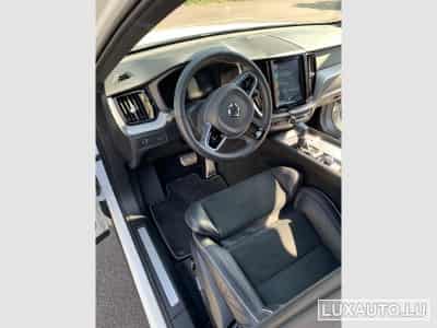 Volvo XC60 R-Design (2019) - Photo 2