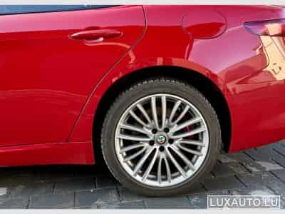 Alfa-Romeo Giulia Q4 Veloce 2.0 Turbo (2021) - Foto 8