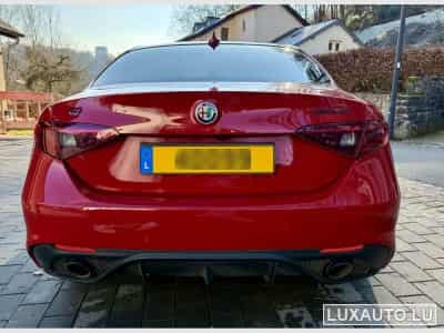 Alfa-Romeo Giulia Q4 Veloce 2.0 Turbo (2021) - Foto 9