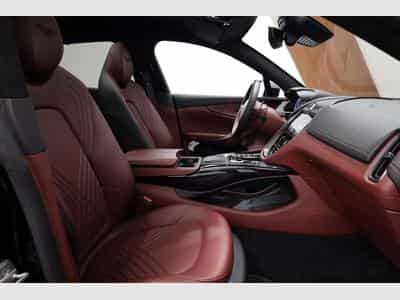 Aston-Martin DBX 4.0 V8 550 (2021) - Photo 8