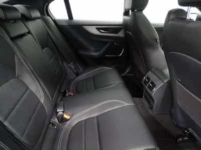 Jaguar XE R-Dynamic SE P250 (2023) - Photo 8