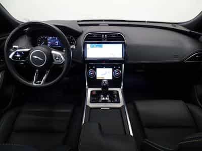 Jaguar XE R-Dynamic SE P250 (2023) - Photo 9