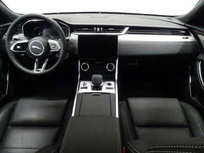 Jaguar XF Sportbrake D200 R-Dynamic S Auto RWD (2023) - Photo 9