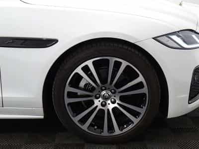 Jaguar XF D200 R-Dynamic SE RWD Auto (2024) - Photo 6
