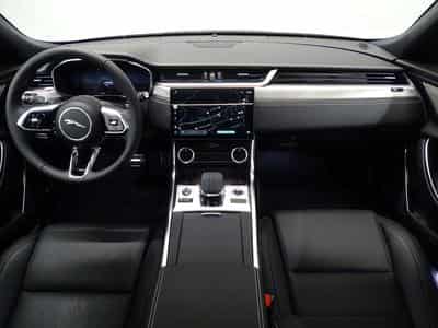 Jaguar XF D200 R-Dynamic SE RWD Auto (2024) - Photo 9