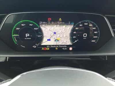 Audi Q8 Sportback e-tron s-line (2025) - Photo 12