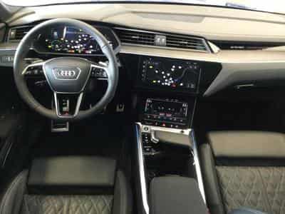 Audi Q8 Sportback e-tron s-line (2025) - Photo 8