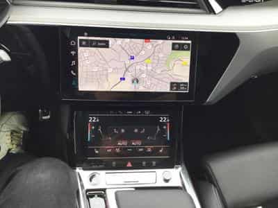 Audi Q8 Sportback e-tron s-line (2025) - Photo 9