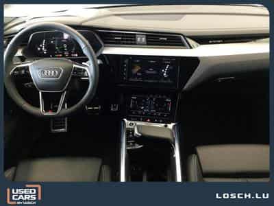 Audi Q8 S line (2025) - Photo 8