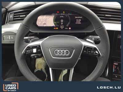 Audi Q8 S line (2025) - Photo 9