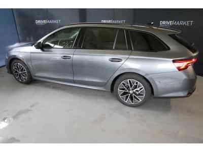 Skoda Octavia Sportline (2024) - Photo 12