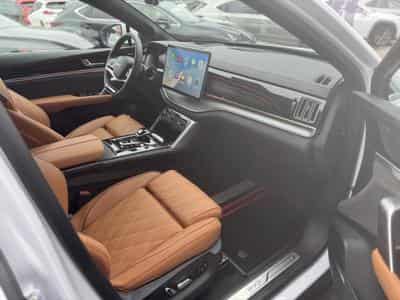 BYD TANG EXECUTIVE (2024) - Photo 10