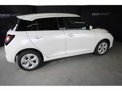 Suzuki Swift GL+ (2025) - Photo 15