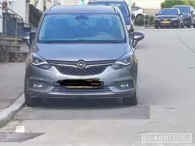 Opel Zafira (2019) - Photo 1
