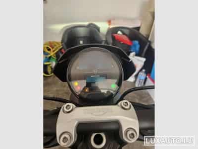 Triumph Trident Quick shifter, Heated grips, Bugspoiler, Engine guard, Bluet (2021) - Foto 3