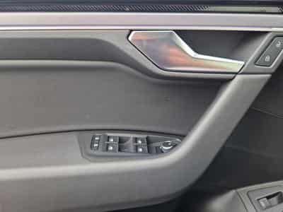 VW Touareg R-LINE (2024) - Photo 14