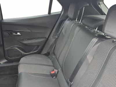 PEUGEOT 2008 e-2008 136ch GT (2023) - Photo 3