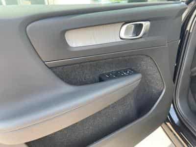 Volvo XC40 B3 Core / Essence (2024) - Foto 13