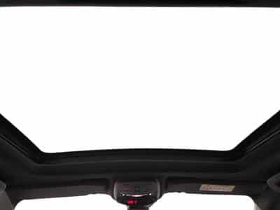 PEUGEOT 2008 e-2008 136ch GT (2022) - Photo 10