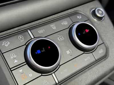 Land-Rover Defender D300 110 X-Dynamic HSE +22 ZOLL +MATT +AHK +BLACK PACK (2025) - Photo 15