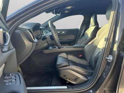 Volvo V60 B4 Plus Dark / Diesel (2023) - Photo 10