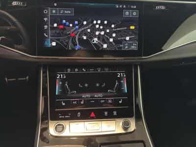 Audi Q8 SUV quattro Exclusive color (2025) - Photo 15