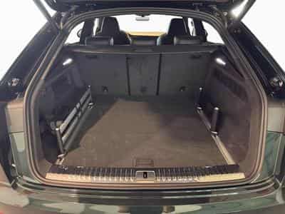 Audi Q8 SUV quattro Exclusive color (2025) - Photo 8