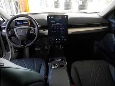 Ford Mustang Mach-E Base 72kWh Standard Range LFP 269ch/198kW - A1 (2025) - Foto 4