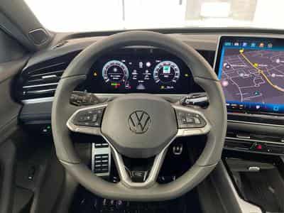 VW Passat Variant R-Line (2026) - Photo 9