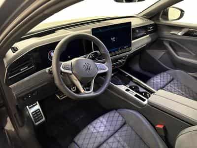 VW Passat Variant R-Line (2025) - Photo 12