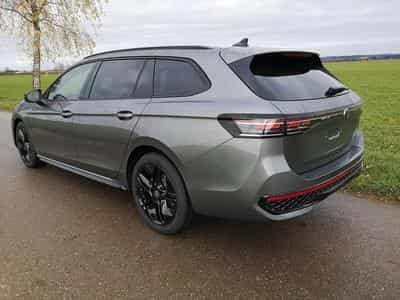 VW Passat Variant 2.0 TDI 142 kW 4Motion R-Line (2026) - Photo 2