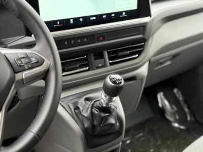 VW T7 Transporter L1 2.0 (2025) - Photo 10