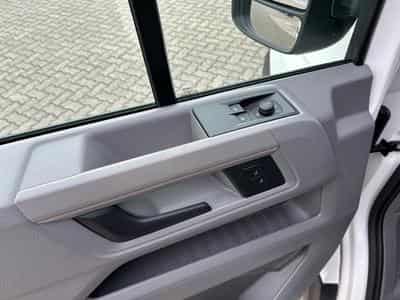 VW Crafter 30 2.0 TDI (2024) - Photo 3