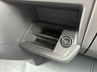 VW Crafter 35 2.0 TDI (2024) - Photo 8