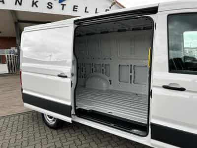 VW Crafter 30 2.0 TDI (2024) - Photo 15