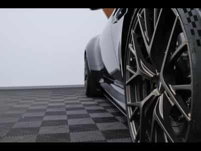 Aston-Martin DB12 V8 VOLANTE (2024) - Photo 11