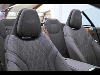 Aston-Martin DB12 V8 VOLANTE (2024) - Photo 12