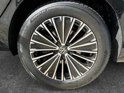 VW Passat Variant Elegance (2025) - Photo 12