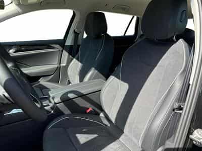 VW Passat Variant Elegance (2025) - Photo 14