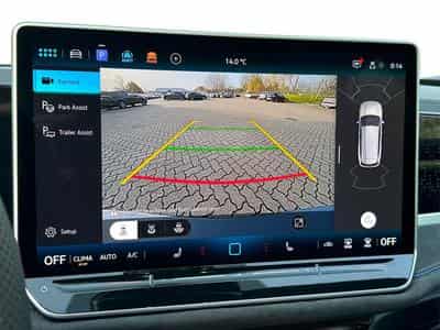 VW Passat Variant R-Line (2025) - Photo 12