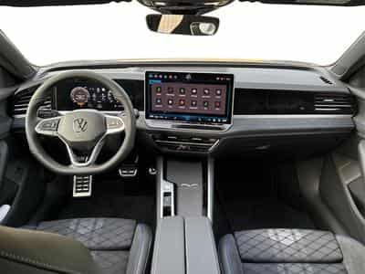 VW Passat Variant R-Line (2025) - Photo 9