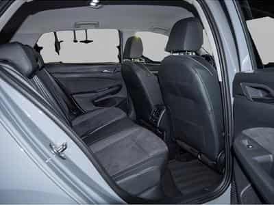 VW Golf (2025) - Photo 4