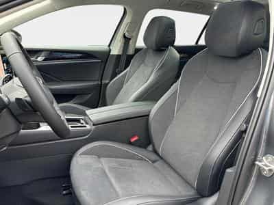 VW Passat Variant Elegance (2025) - Photo 14