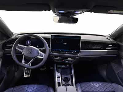 VW Passat Variant R-Line (2025) - Photo 12