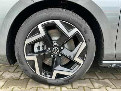 VW Passat Variant R-Line 4WD (2026) - Photo 12