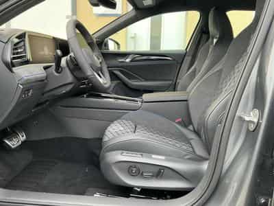 VW Passat Variant R-Line 4WD (2026) - Photo 13